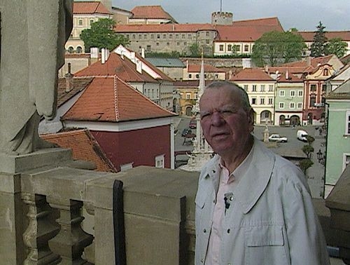 Dokument Země podsklepená Milana Uhdeho