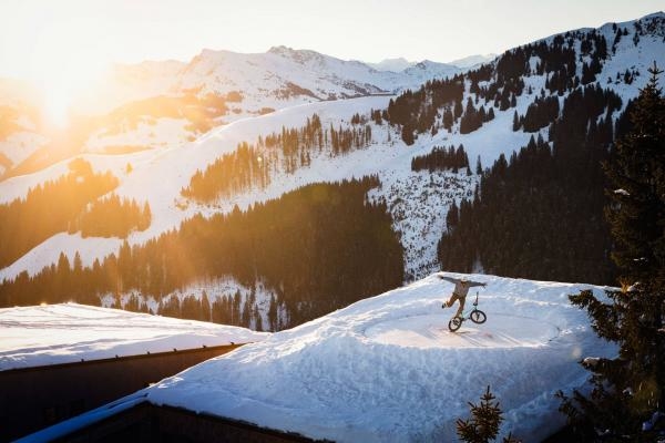 Behind the scenes with Matthias Dandois on the Streif