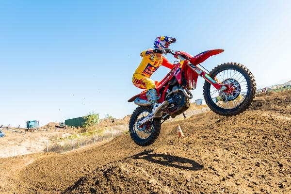 Jorge Prado: Under the Lights