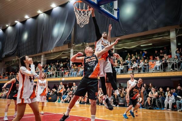 Basketbol. Comedy Basket - blagodiyniy turnir na chest poleglih viyskovih-gumoristiv. Prem‘yera