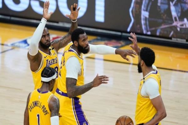 Tímy snov - Útočníci Arsenalu Londýn a LA Lakers