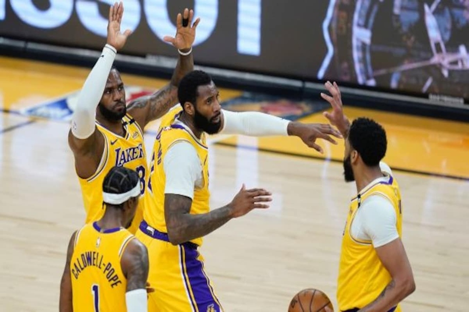 Tímy snov - Útočníci Arsenalu Londýn a LA Lakers