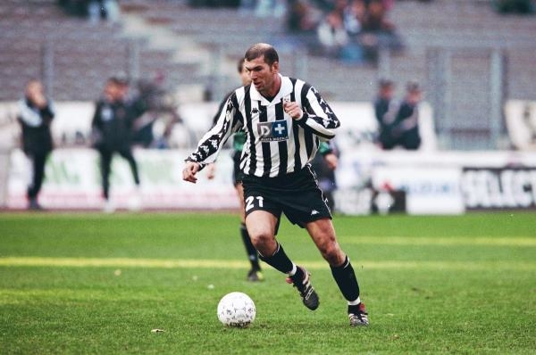 Futbaloví Velikáni - Platini a Zidane