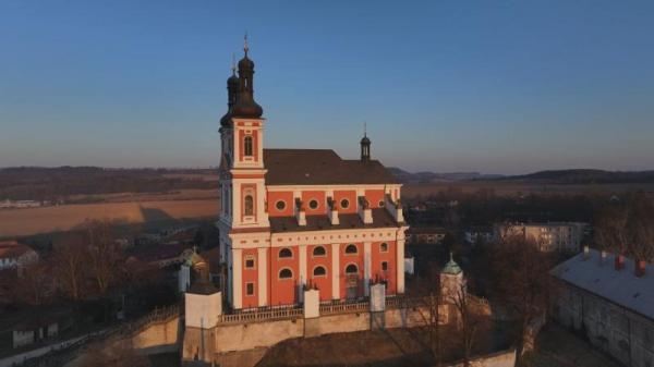 Chlumek v Luži, poutní chrám Panny Marie Pomocné