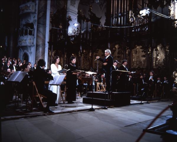 Bernstein řídí Haydnovu válečnou mši