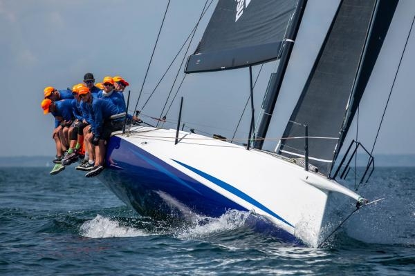 Jachting: Racing on the Edge