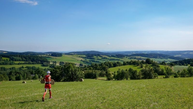 Dokument Outdoorová videa Štěpána Dvořáka - Běh 100 km: Žďárské vrchy a&nbsp;jejich skalní útvary