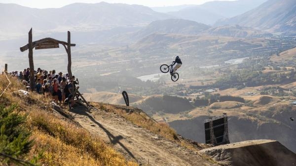 Natural Selection Tour Bike - Premier