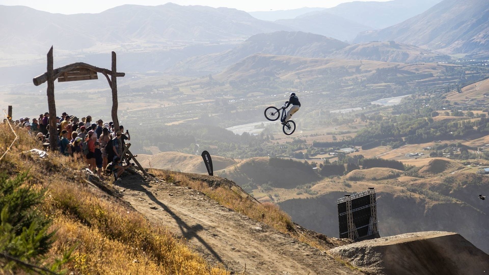 Natural Selection Tour Bike - Premier