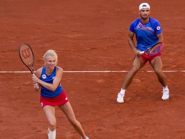 Siniaková/Macháč - Dabrowská/Auger-Aliassime