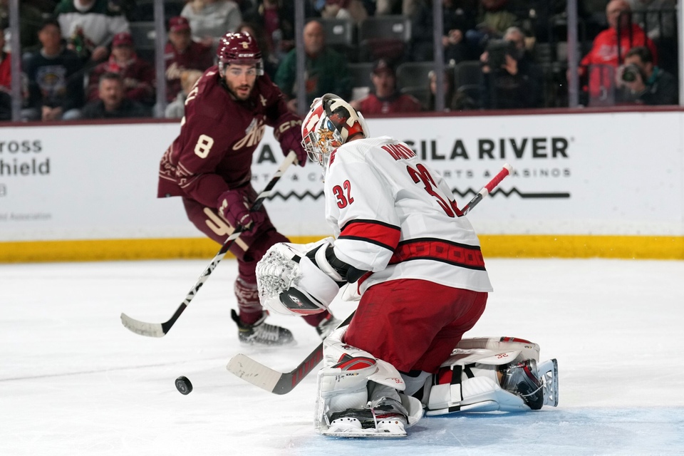 Arizona Coyotes - Carolina Hurricanes