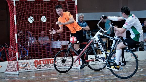 Sálová cyklistika: MČR juniorů v kolové Zlín