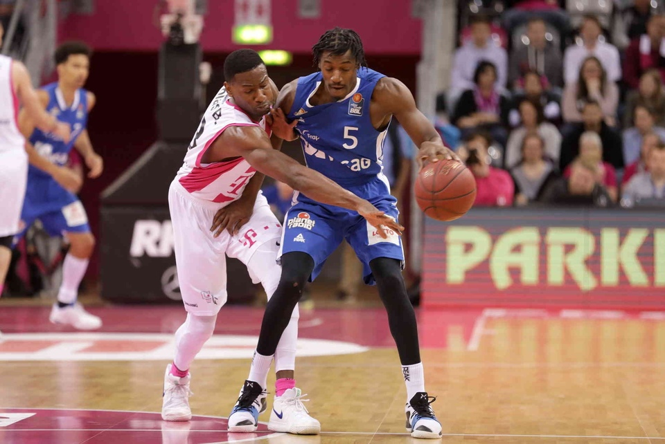 Telekom Baskets Bonn - FRAPORT SKYLINERS