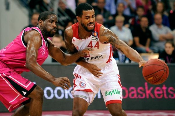 Telekom Baskets Bonn - FC Bayern München