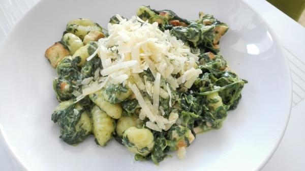 Kuchyně milovníků ryb - Losos se špenátem a gnocchi