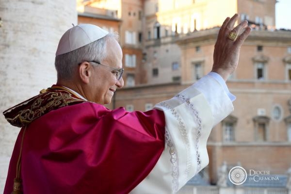Pace con tutti voi! Lev XIV.
