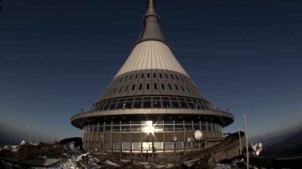 Hyperboloid nad městem