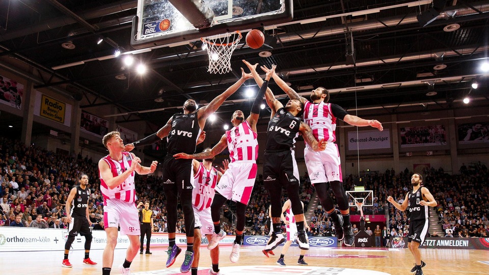 Telekom Baskets Bonn - Hamburg Towers