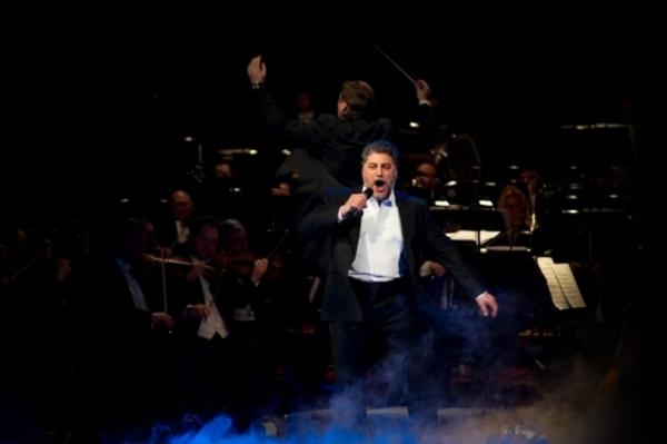 José Cura a jeho hostia.