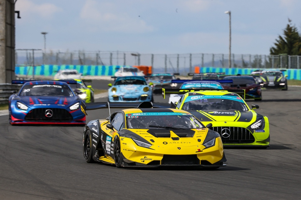 Motorsport: ESET V4 Cup na Slovakia Ringu