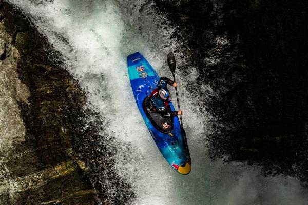 Nouria Newman a její šílený sjezd italského Devil's Slide!