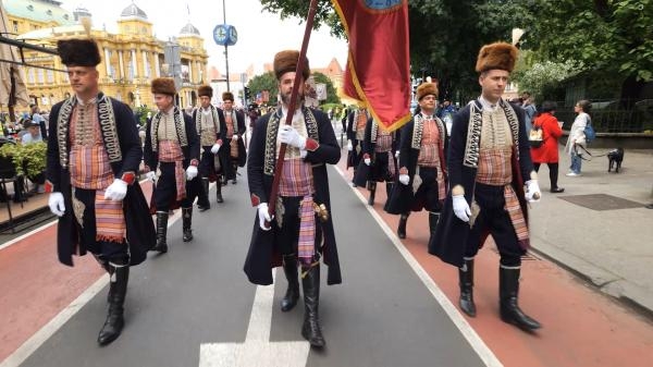 Svehrvatska zborska povorka