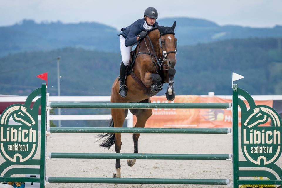Jezdectví: Mistrovství České republiky dění na pony ve skocích a v drezuře Zduchovice