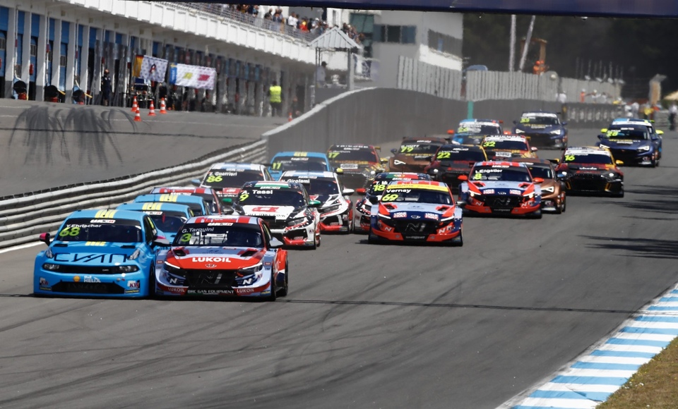 WTCR 2022: Pau (Francúzsko) (1. jazda)