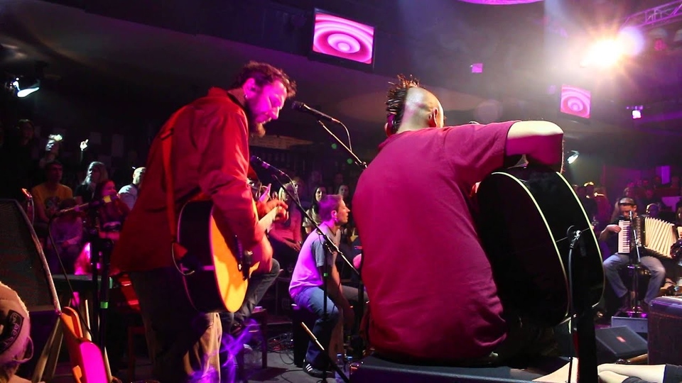 DIVOKEJ BILL: G2 Acoustic stage