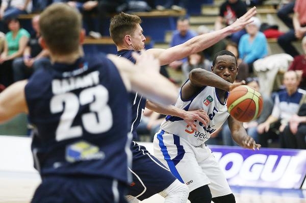 Basketbal: USK Praha - GEOSAN Kolín