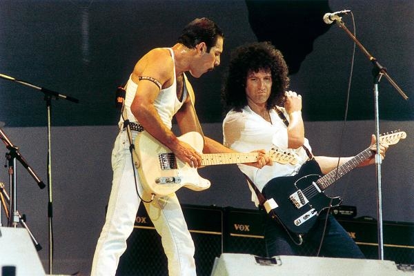 QUEEN (ROCK LEGENDS) - LIVE IS LIFE