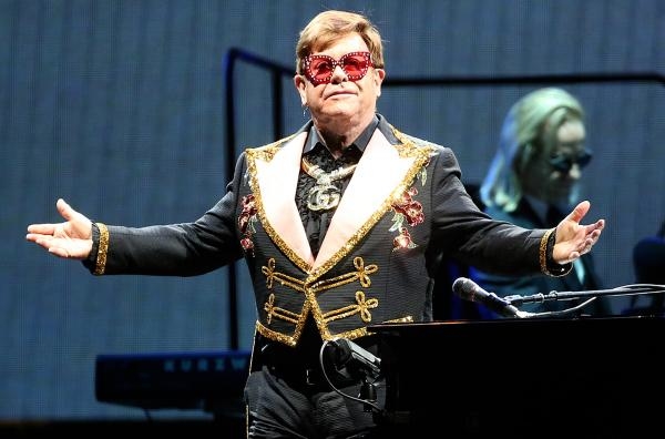 ELTON JOHN (KONCERT) - LIVE IS LIFE