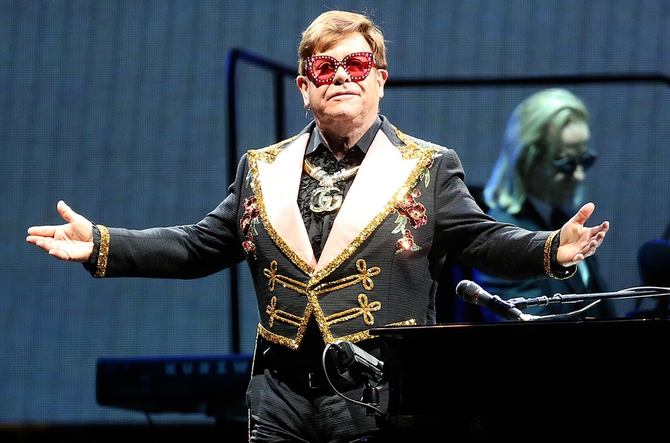 ELTON JOHN (KONCERT) - LIVE IS LIFE