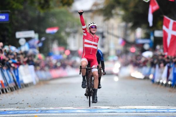 Cyklistika: Mads Pedersen Chasing Cobbles