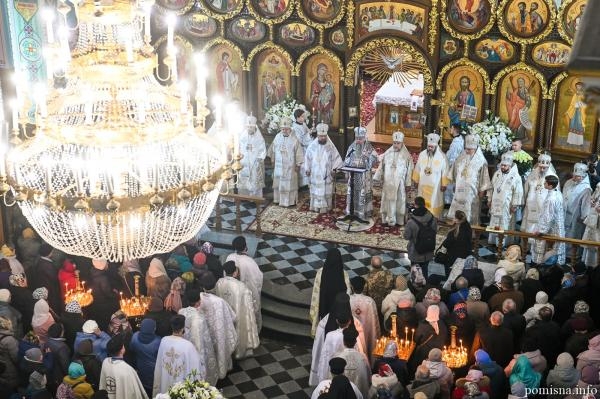 Богослужіння у Свято-Воскресенському монастирі на Повстанських могилах