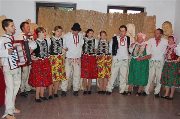 Dokument Sviatočné chvíle rodov Hontu a&nbsp;Novohradu