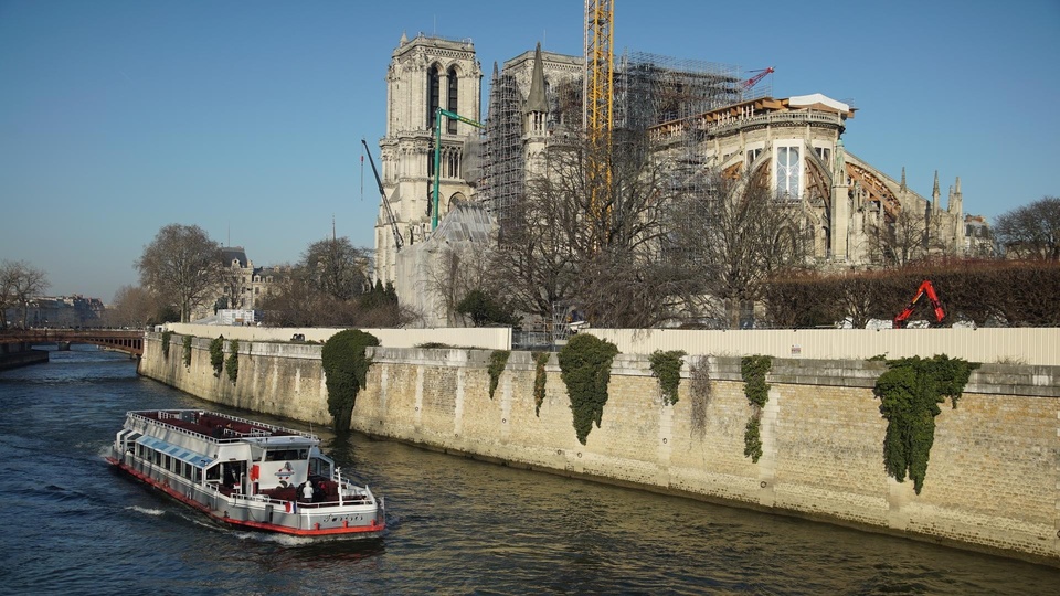 Dokument Uratować katedrę Notre Dame