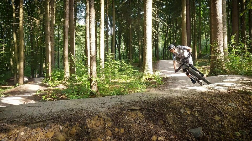 TRAIL HUNTER