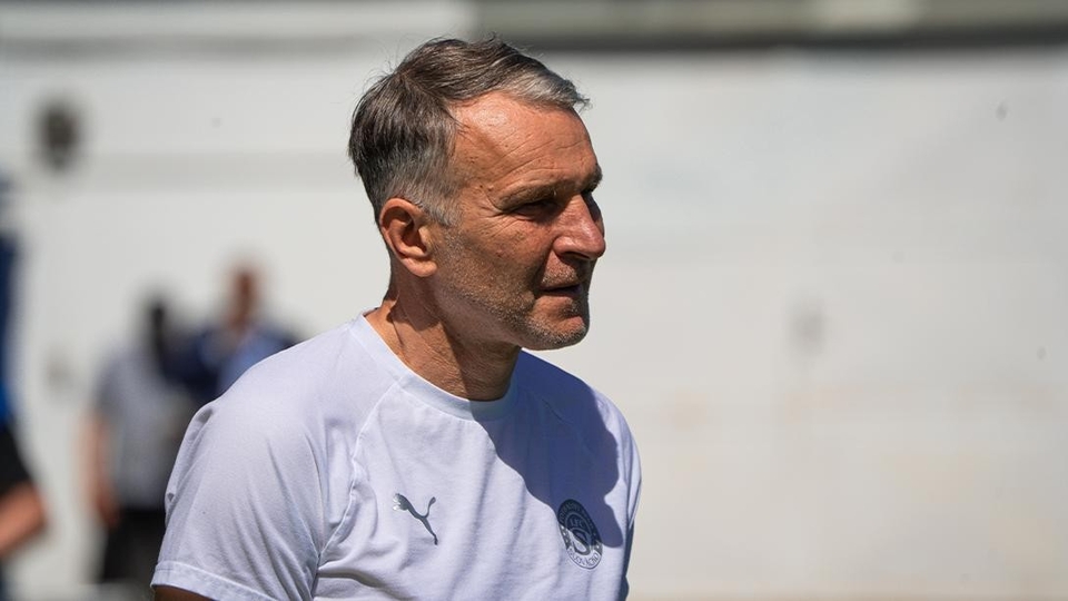 Roman Skuhravý 
