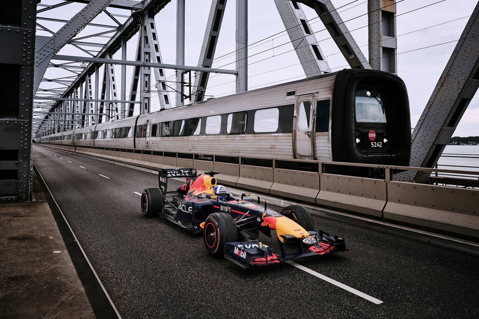 Dokument Red Bull Racing Road Trips