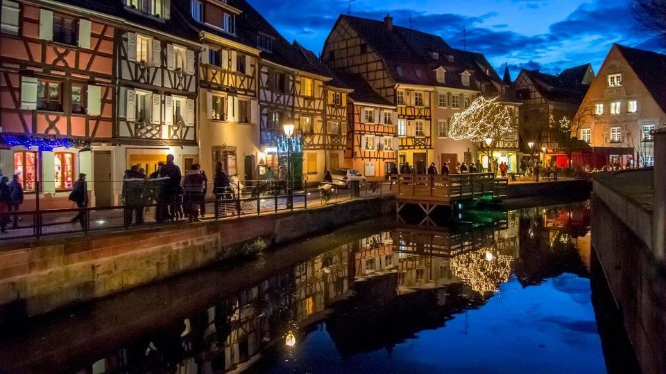 Seriál Des racines et des ailes