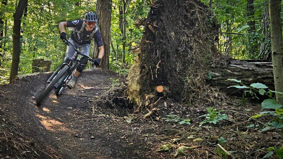 TRAIL HUNTER