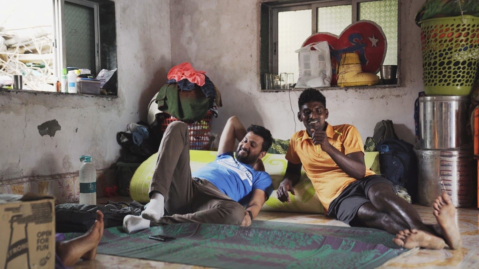 Документ Against the Tide: A contre-courant