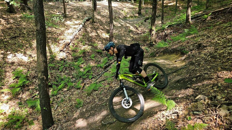 TRAIL HUNTER